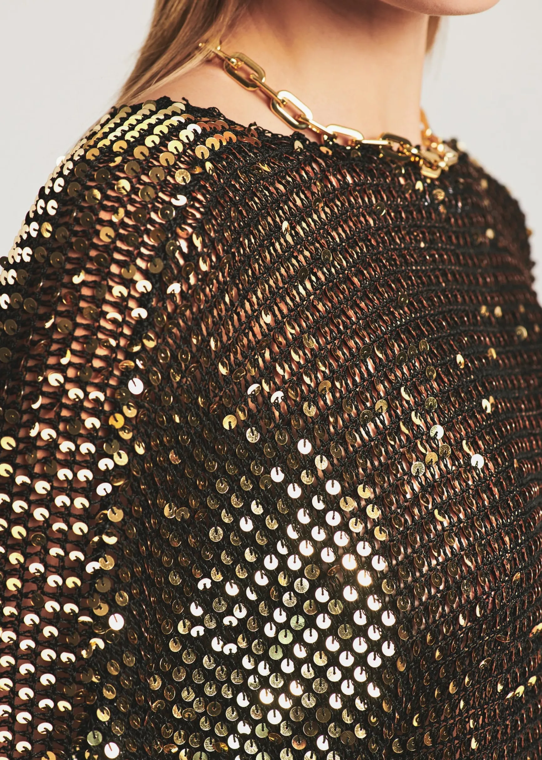 lucia_sequin_crochet_dres_4.webp RETROFÊTE*Retrofete Lucia Sequin Crochet Dress Black/Gold