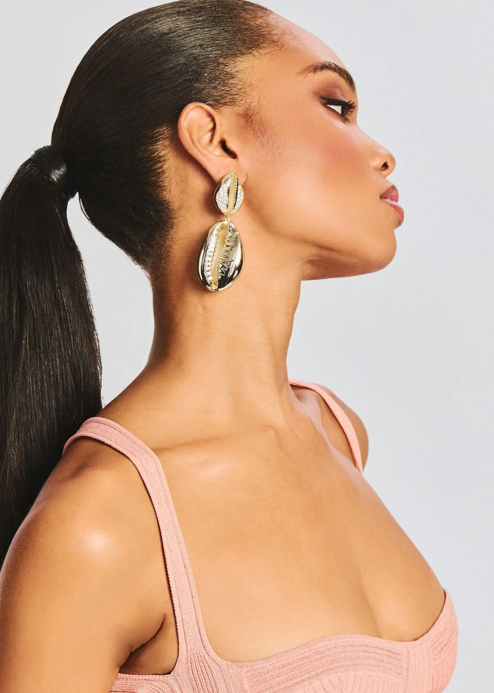 vida_shell_earrings_1.webp Honeymoon Looks*Retrofete Vida Shell Earrings Gold